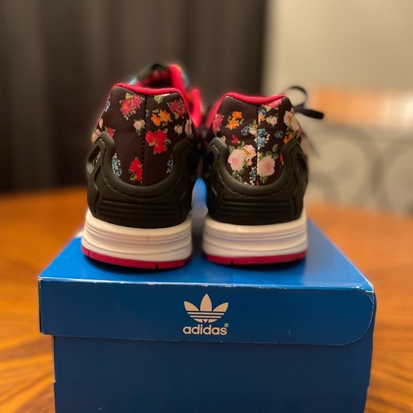 Adidas, Big Kids 6.5 (GS), Floral - Picture 3 of 5